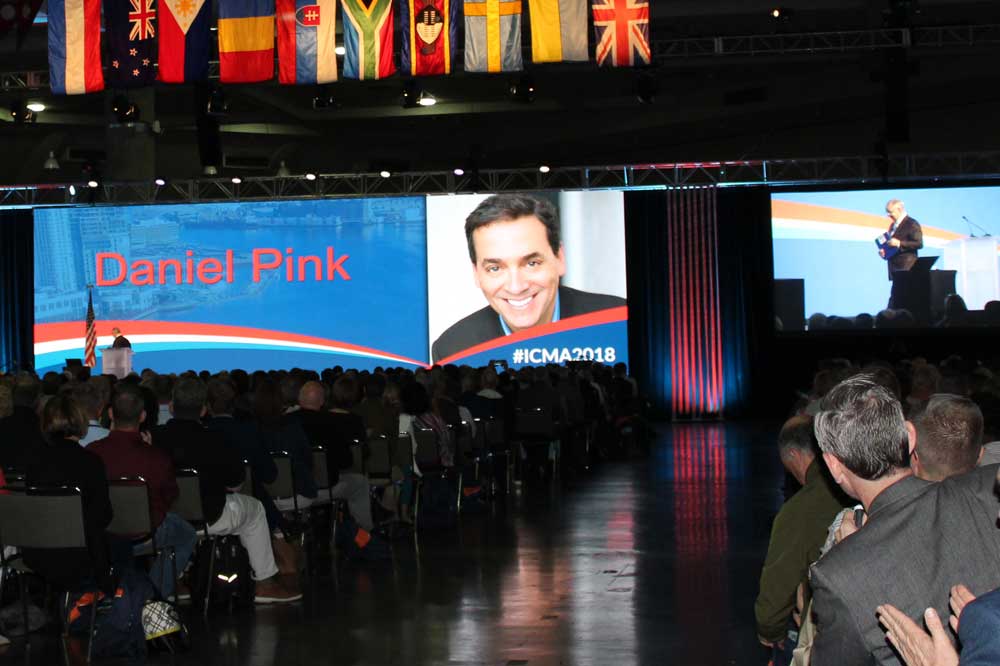 Daniel Pink speaking at the 2018 ICMA Annual Conference Daniel Pink speaking at the 2018 ICMA Annual Conference