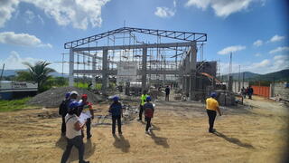 CSOs monitoring an evacuation center construction, a project of the Tacloban local government under the Citizen Monitoring Report Card activity of the USAID CHANGE project.
